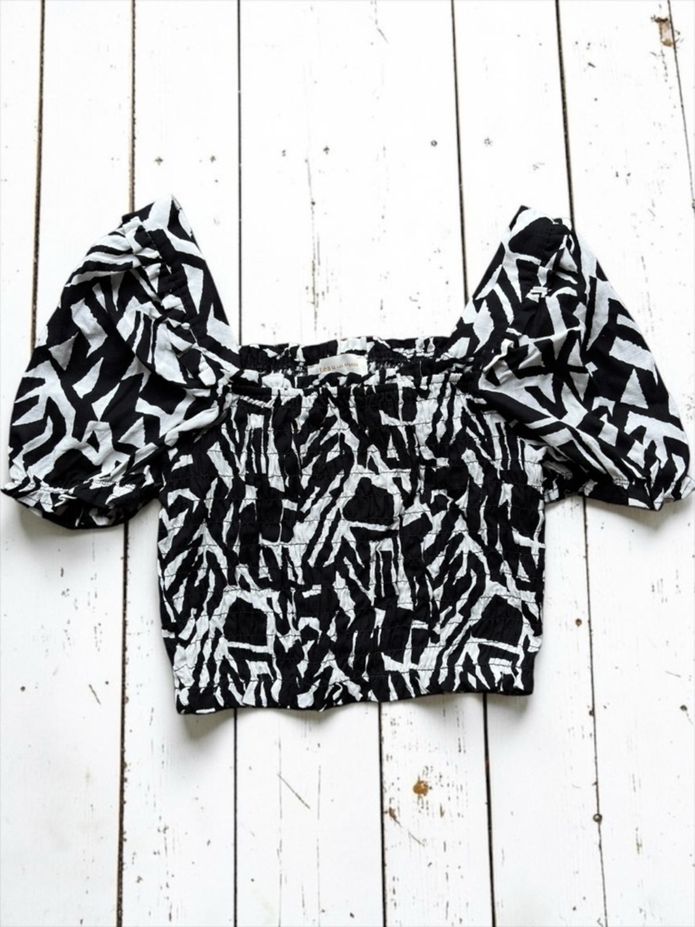 Monteau Black & White Puff Sleeve Smocked Crop Top Size Small - Picture 2 of 11
